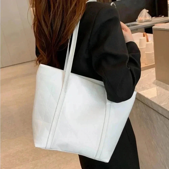 Handbags - ⚠️Clearance Large Solid White Shoulder Tote Bag